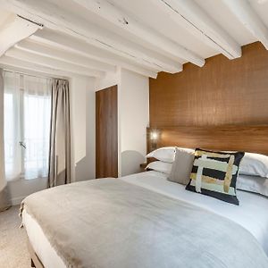 Standard Zimmer mit Kingsize-Bett